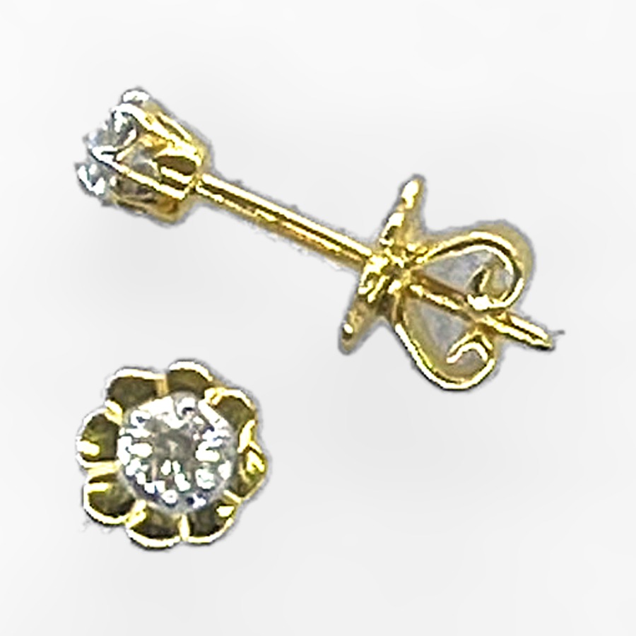 Petal Solitaire Diamond Studs